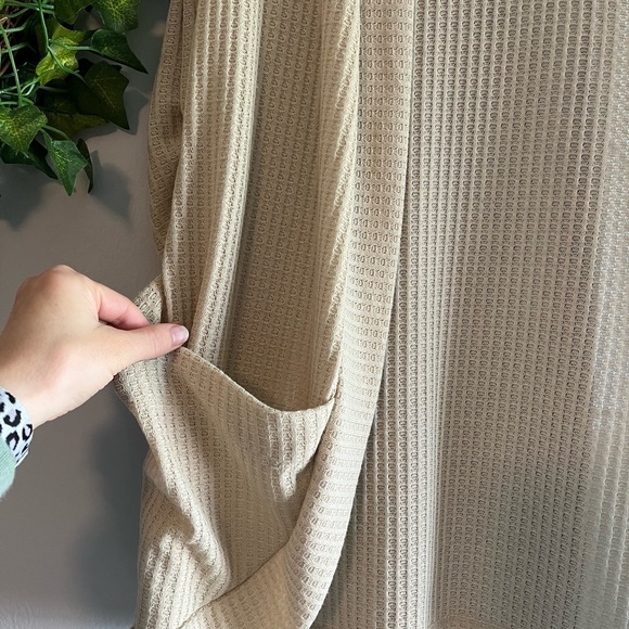 Cute Cardigan💕 - Picture 3 of 4